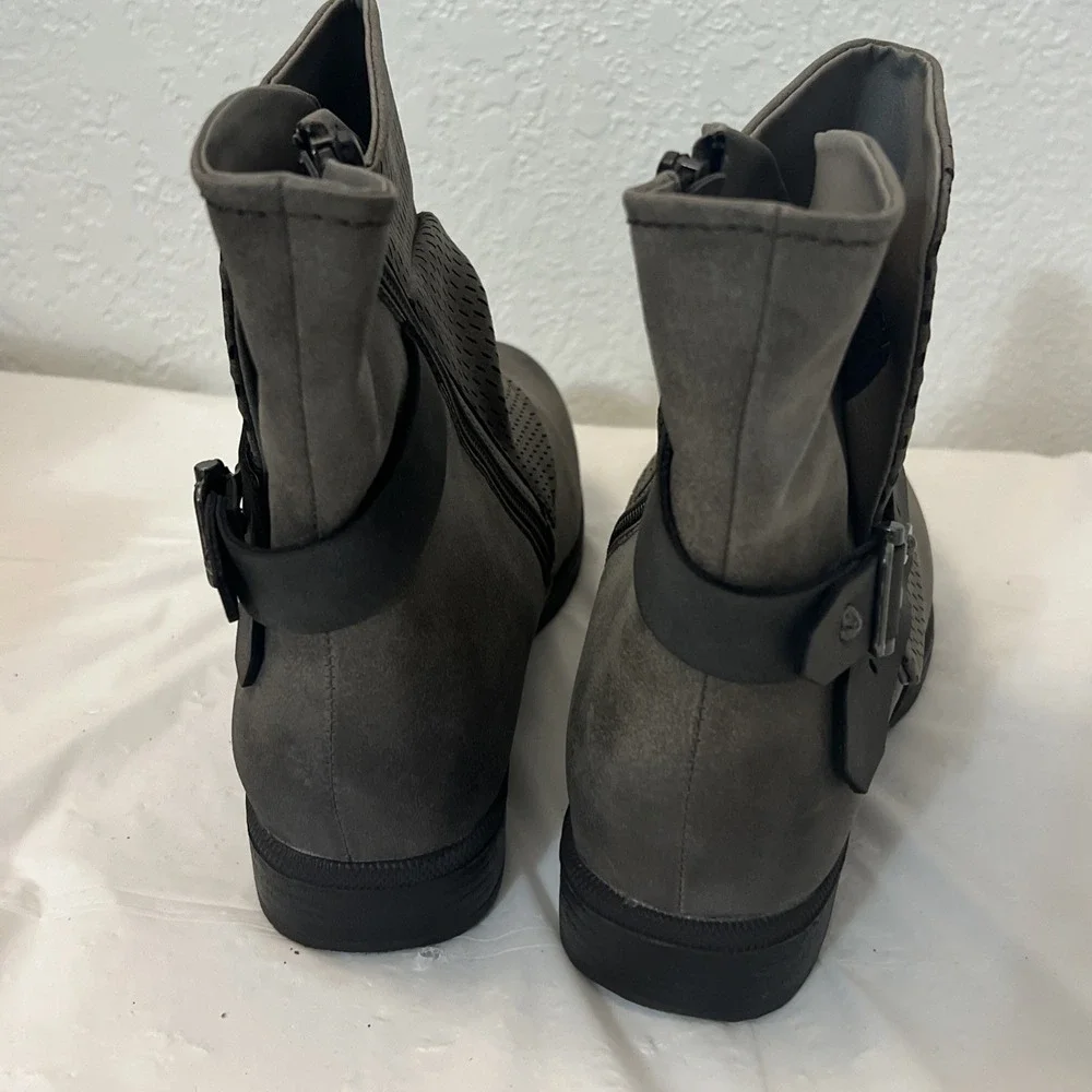 BKE SOLE Myla Ankle boot Charcoal Womens Sz 10M Festival Buckle Western Side Zip